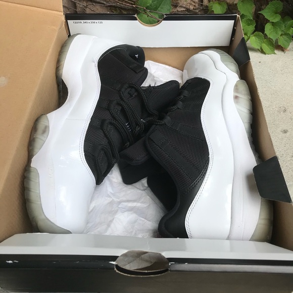 Jordan 11 Tuxedo Size 10.5 - Picture 2 of 4